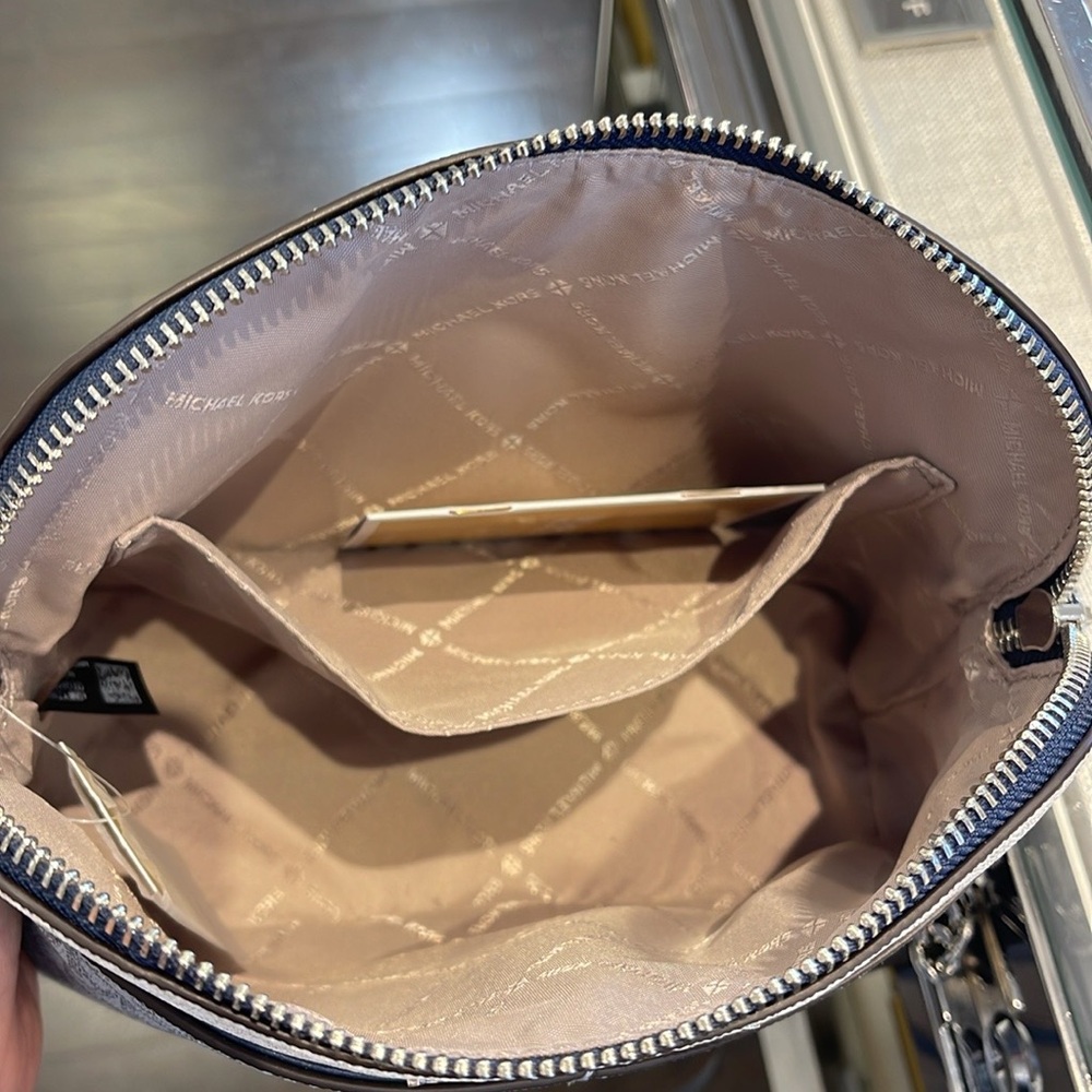 Michael Kors Jet Set Travel Md Signature Logo Color Block Dome Crossbody
ADMIRAL - Picture 9 of 16